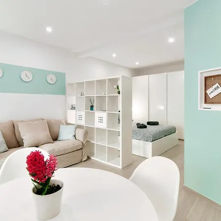 Apartment Hostini Como- Downtown Como