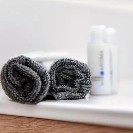 Hostini Como- Downtown *