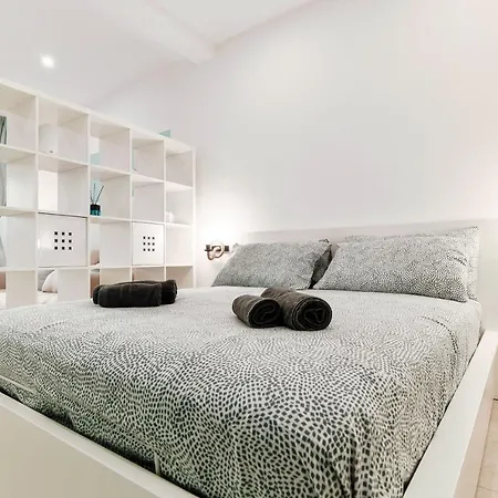 Apartment Hostini Como- Downtown