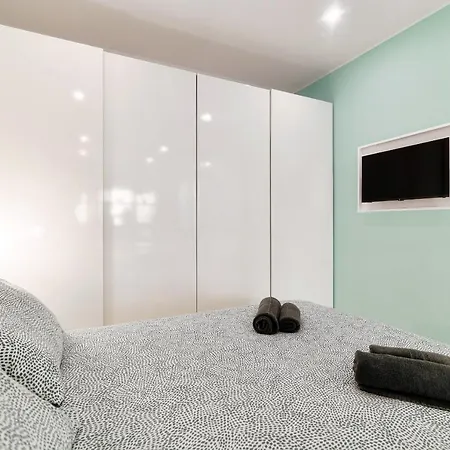 Hostini Como- Downtown *