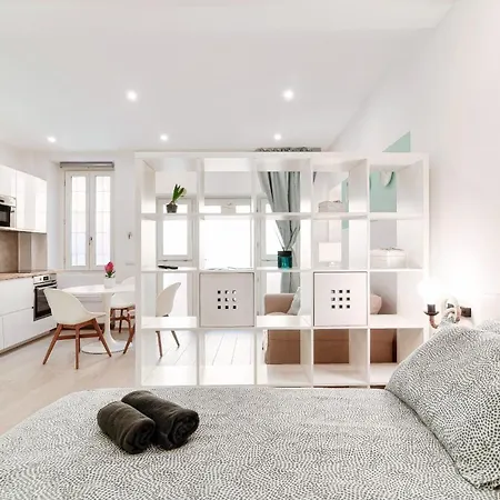 Apartment Hostini Como- Downtown Como